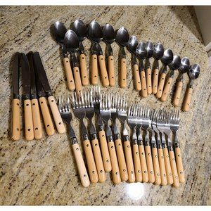 35 Piece Vintage Unbranded Stainless Set Of Beige Acrylic Handle Flatware Taiwan